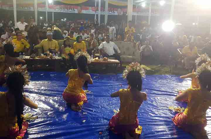 Silaturahmi dan Wayangan di Ruktiharjo, Arinal Djunaidi Disambut Aneka Tarian