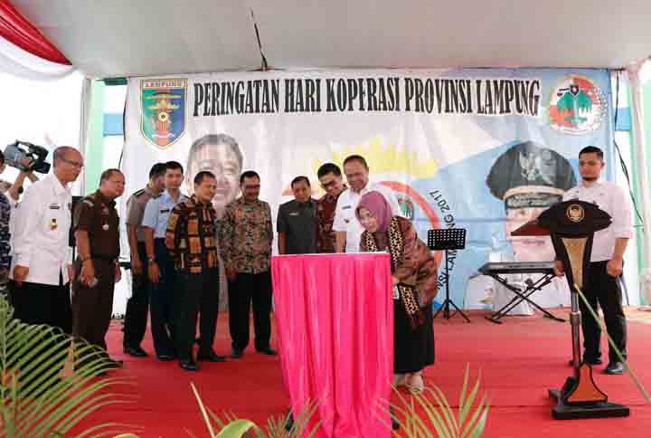 Gedung PLUT-Koperasi Usaha Mikro Kecil Menengah di PKOR Way Halim Diresmikan