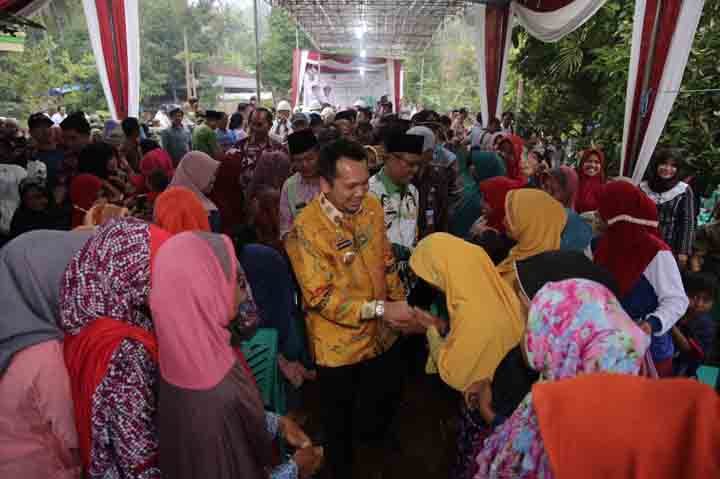 Hadiah HUT Kemerdekaan RI, Puluhan Desa di Lampung Kini Dialiri Listrik