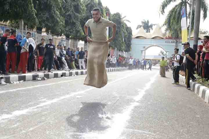 Lomba Olahraga Tradisional Meriahkan HUT RI di Halaman Kantor Gubernur Lampung