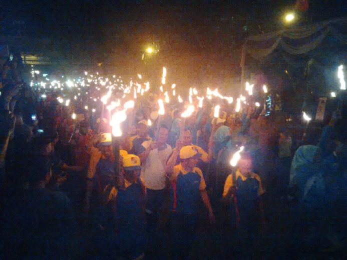 Pawai Obor Meriahkan Perayaan HUT ke-72 RI di Kotabumi
