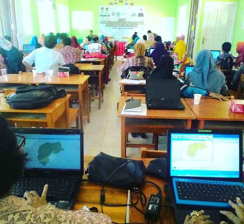 Datangkan Pemateri dari FKIP Unila, FOGIPSI dan MGMP IPS Way Kanan Gelar Pelatihan Guru