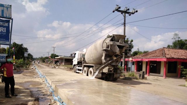Pemprov Lampung Perbaiki Jalan Bandarjaya – Mandala Seputih Mataram