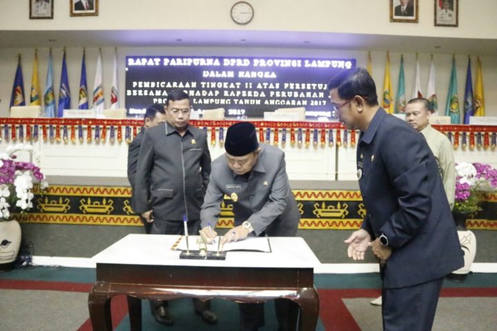 Targetkan Pendapatan Rp7,7 Triliun, APBD Perubahan 2017 Provinsi Lampung Disahkan