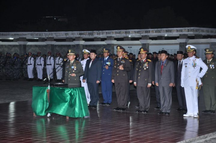 HUT ke-72 RI, Gubernur Ridho Hadiri Renungan Suci di Taman Makam Pahlawan