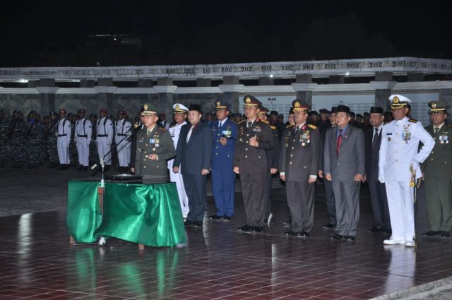 HUT ke-72 RI, Gubernur Ridho Hadiri Renungan Suci di Taman Makam Pahlawan