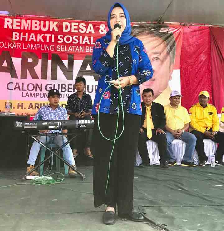 Pilgub Lampung, Istri Arinal Djunaidi Lakukan Sosialisasi di Desa Margodadi