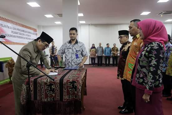 Rolling di Pemprov Lampung, 220 Pejabat Eselon dan Kepala SMAN-SMKN Dilantik