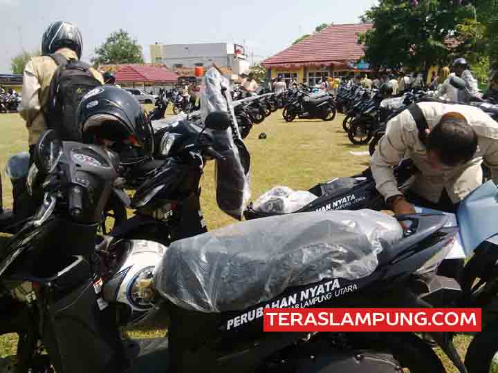 Bacaan Pemkab Lampung Utara Ditutup Stiker, Kendaraan Dinas akan Ditarik