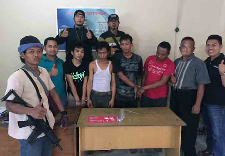Penggerebekan Tersangka Bandar Sabu di Desa Mandah, Empat Tersangka Diringkus Polisi