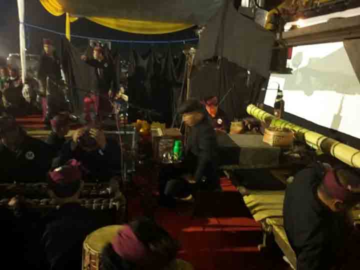 Warga Ruktiharjo Lamteng Bersemangat Bantu Arinal Gelar Pentas Wayang Bali