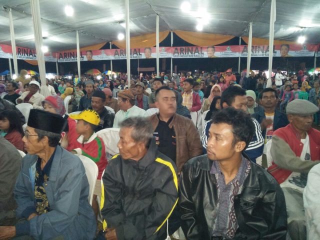 Silaturahmi Sambil Nonton Wayang, Ribuan Warga Sukoharjo Antusias Sambut Arinal