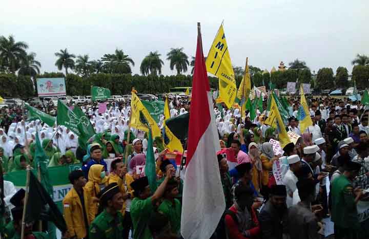 Tolak Full Dauy School, Ribuan Santri Demo di Depan Kantor DPRD Lampung