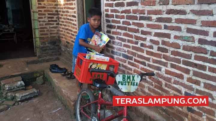 “BMX Pustaka”, Cara Bocah SD di Lampung Timur Tularkan Gemar Membaca
