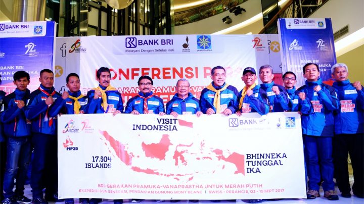 Adhyaksa Dault Pimpin Ekspedisi Pramuka Kibarkan Bendera Putih di Mont Blanc