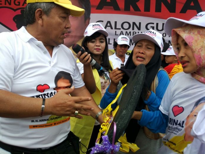Jalan Sehat Bersama Arinal Djunaidi di Poncowati, Erni Dwi Novita Raih Hadiah Daihatsu Sigra