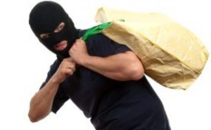 Pencuri Gasak Berlian di Rumah Dinas BMKG Panjang