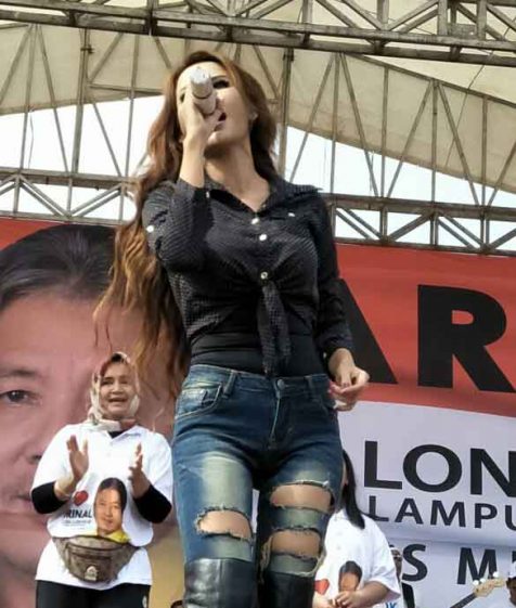 Ribuan Peserta Jalan Sehat Bersama Arinal Terbius Aksi Panggung Nita Thalia dan Nassar