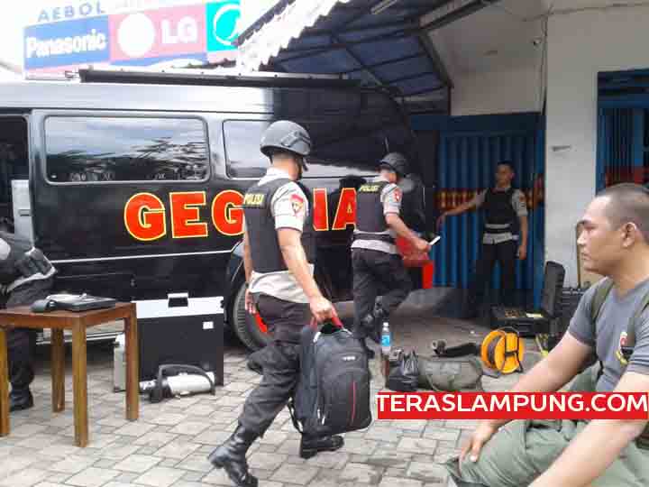 Ini Isi Tas yang Diduga Berisi Bom di Masjid Jami’ Al Yaqin Bandarlampung