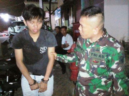 Anggota Koramil Tanjungkarang Timur Bekuk Kurir Narkoba