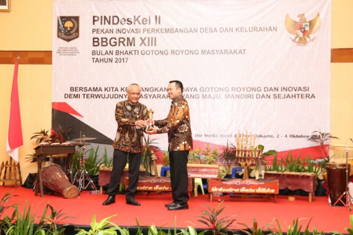 Gubernur Ridho Ficardo Dapat Penghargaan Upakarya Wanua Nugraha