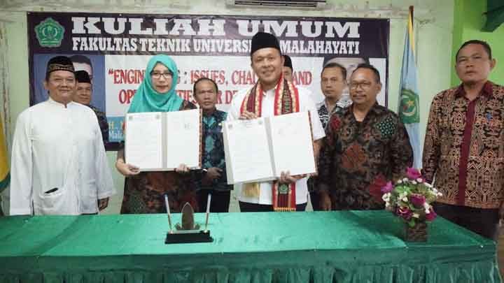 Bupati Mustafa Berbagi Ilmu dan Pengalaman dengan Mahasiswa Teknik Universitas Malahayati