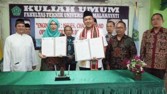 Bupati Mustafa Berbagi Ilmu dan Pengalaman dengan Mahasiswa Teknik Universitas Malahayati