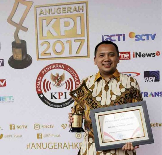 Gubernur Ridho Terima Penghargaan Pemerintah Peduli Penyiaran