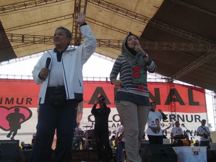 Menyanyikan Lagu ‘Keramat’, Arinal Ajak Warga Lamtim tidak Sia-siakan Ibu dan Istri