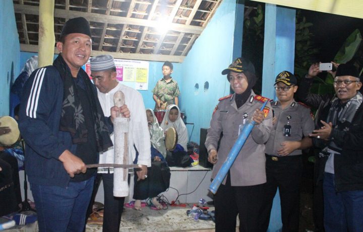 Sebelas Calon Perwira Polisi Ikut Ronda Bersama Bupati Mustafa