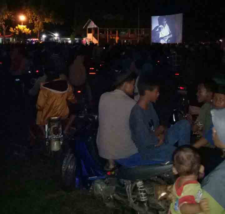 Ribuan Warga Sidomulyo Antusias Nobar Film G 30 S – PKI