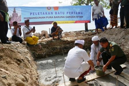 Danrem Garuda Hitam Lakukan Peletakan Batu Pertama Pembangjunan Pura Baruna
