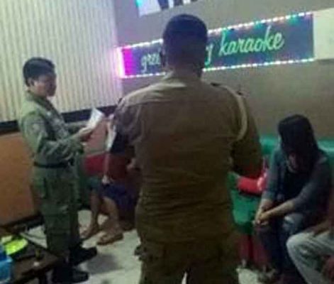 Razia Rumah Kos di Pringsewu, Petugas Jaring Tiga Pasangan dan 30 Botol Miras