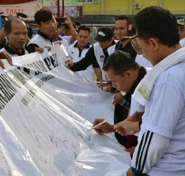 KPU Pringsewu Gelar Tanda Tangan dan Jalan Sehat Sadar Pemilu