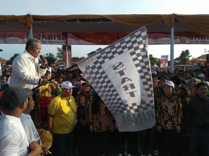Arinal Djunaidi Lepas Ribuan Peserta ‘Jalan Sehat Bersama Arinal’ di Lampung Timur