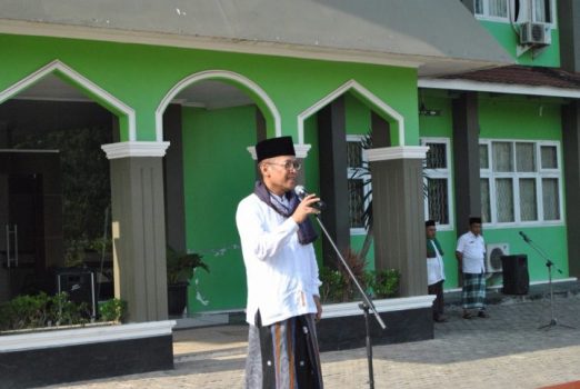 Peringati HSN, Warga Kampus UIN Apel Berpakaian Ala Santri