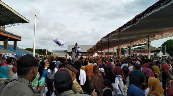 Jalan Sehat di Lamsel, Arinal Djunaidi Ingatkan Pentingnya Berjiwa Sehat