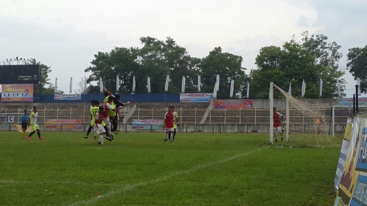 Kalahkan Mesuji 2 – 1 Tim Sepakbola Tulang Bawang Pimpin Klasemen Grup B