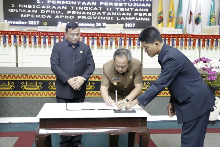 Total Anggaran-Belanja Rp7,5 Triliun, APBD Provinsi Lampung 2018 Disahkan