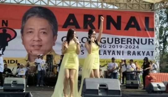 Goyang Duo Sabun Colek Panaskan Panggung Jalan Sehat Bersama Arinal