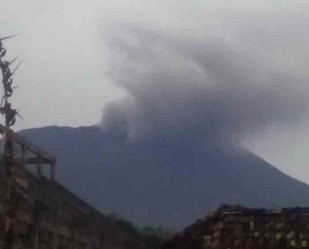 Gunung Agung Meletus, Masyarakat Diminta Tenang