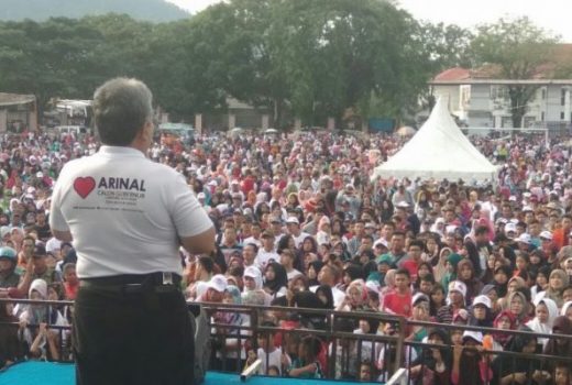 Ribuan Warga Lamsel Ikut Jalan Sehat Bersama Arinal di Kalianda