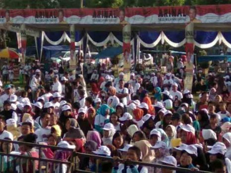 Jalan Sehat Bersama Arinal, Nassar Hibur Masyarakat Pringsewu