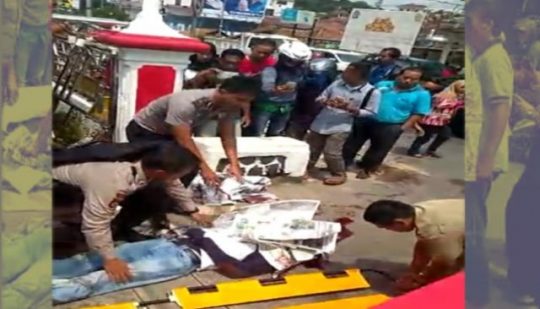 Pengendara Sepeda Motor Tewas Terlindas Bus di Depan Kantor Pemkot Bandarlampung