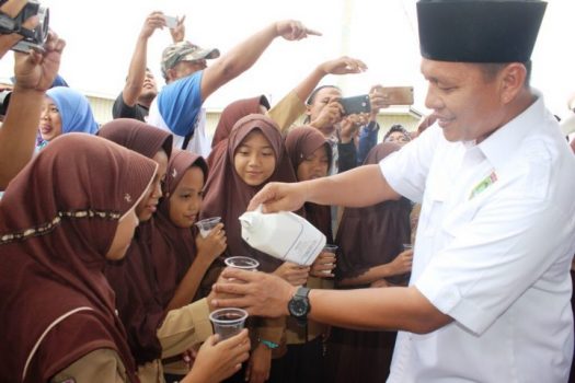 Bangun Generasi Lamteng Sehat dan Cerdas, Mustafa Canangkan Gerakan Minum Susu