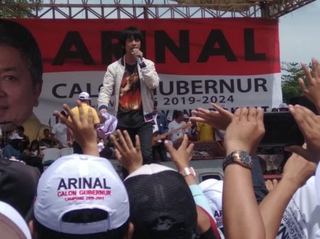 D’Masiv Tampil Memukau Ribuan Peserta Jalan Sehat Arinal