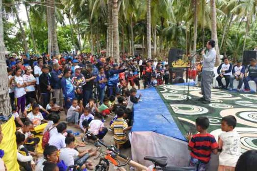 Pahawang Ecotourism Festival, Gubernur Ridho Beri Bantuan Perahu Wisata
