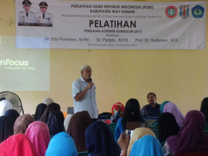 PGRI Way Kanan Tingkatan Mutu Guru Melalui Pelatihan Penilaian Autentik