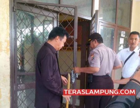 Pegawai Penyegel Kantor Dinas PUPR Lampura Diancam akan Dipolisikan