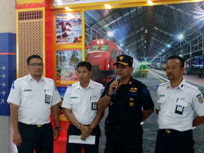 Natal dan Tahun Baru 2018, PT KAI Tanjungkarang Siapkan Empat Lokomotif dan 37 Gerbong